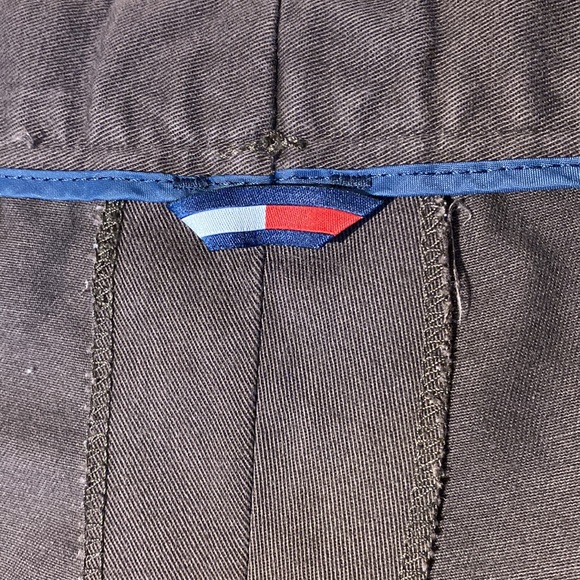 Vintage Tommy Hilfiger Embroidered Crest Pleated Chinos in brown size 36 x 30 - Picture 8 of 12